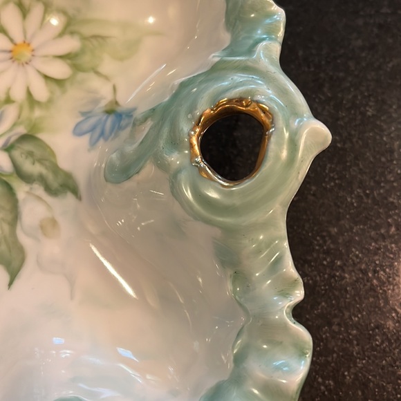 Beautiful Vintage Hand Painted Plate with Ruffled edges and Gold Trim - Picture 5 of 8